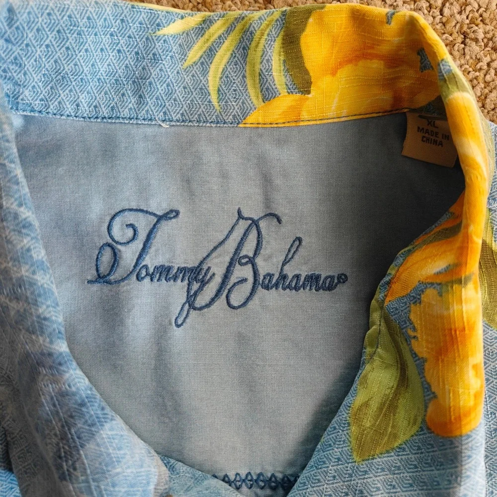 Tommy Bahama XL Mens Hawaiian Silk Shirt Blue Yellow Floral Button Front Camp‎